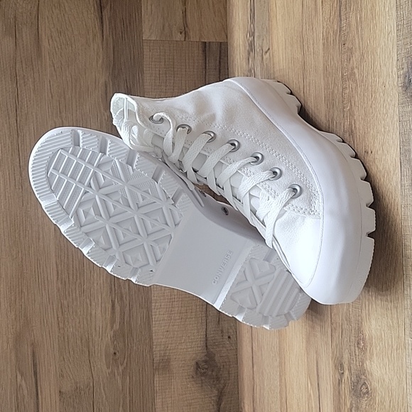 Converse high top Brand new in the box. - Picture 3 of 11